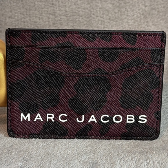 đź–¤MARC JACOBSđź–¤Burgundy & Black Animal-Print PVC Card Case/NWOT - Picture 3 of 5